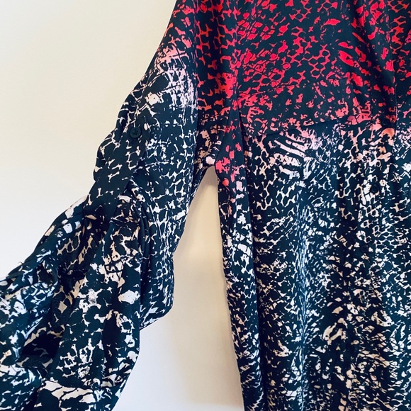 Calvin Klein pattern blouse - great condition!! - Picture 4 of 8